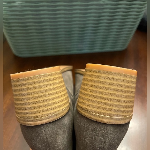 Women's Clarks Somerset Suede Ankle Boots Size 6.5M - Picture 9 of 10